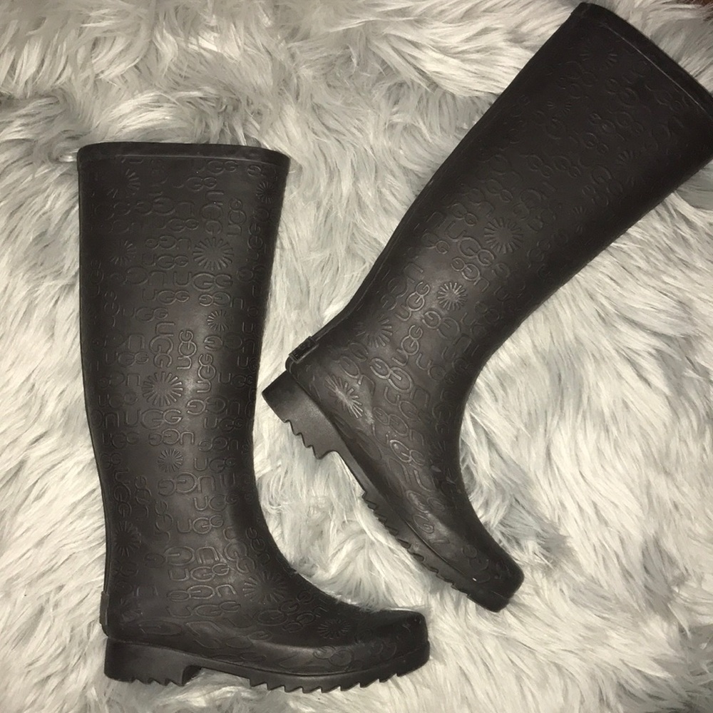 UGG rain boots🌂